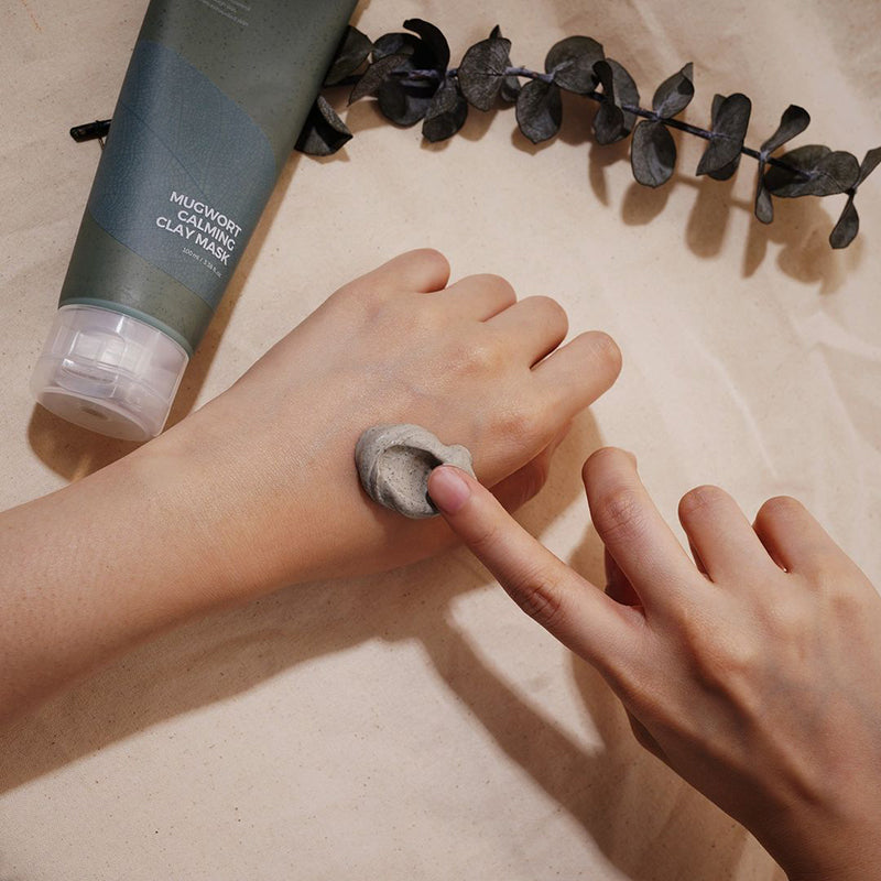 Isntree - Mugwort Calming Clay Mask, sfeerfoto