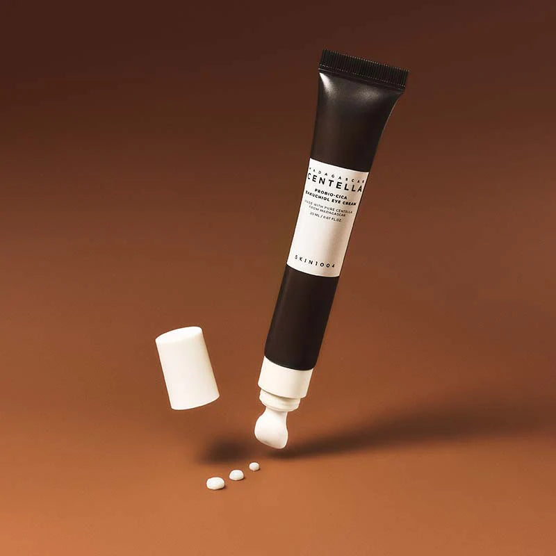 SKIN1004 - Madagaskar Centella Probio-Cica Bakuchiol Eye Cream, sfeerfoto
