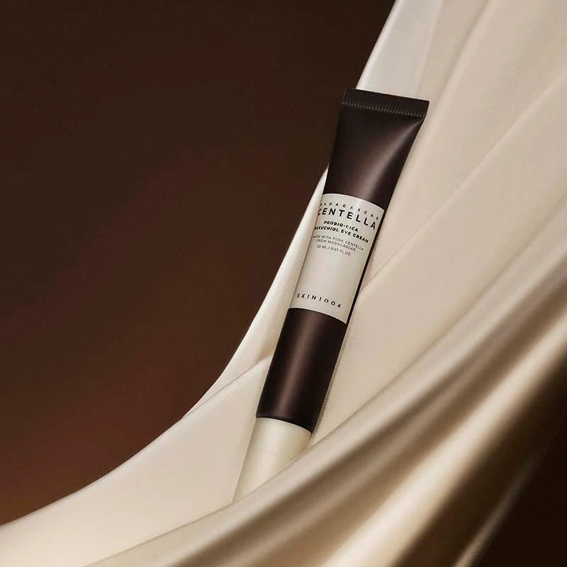 SKIN1004 - Madagaskar Centella Probio-Cica Bakuchiol Eye Cream, sfeerfoto 2
