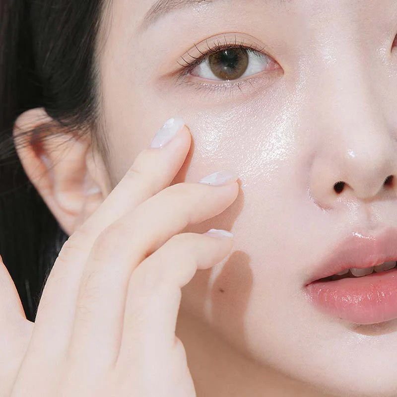 HEVEBLUE - Black Yuja Bean Lifting Auto Eye Cream, sfeerfoto 2